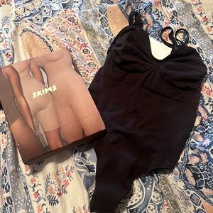 SCULPTING THONG BODYSUIT | black